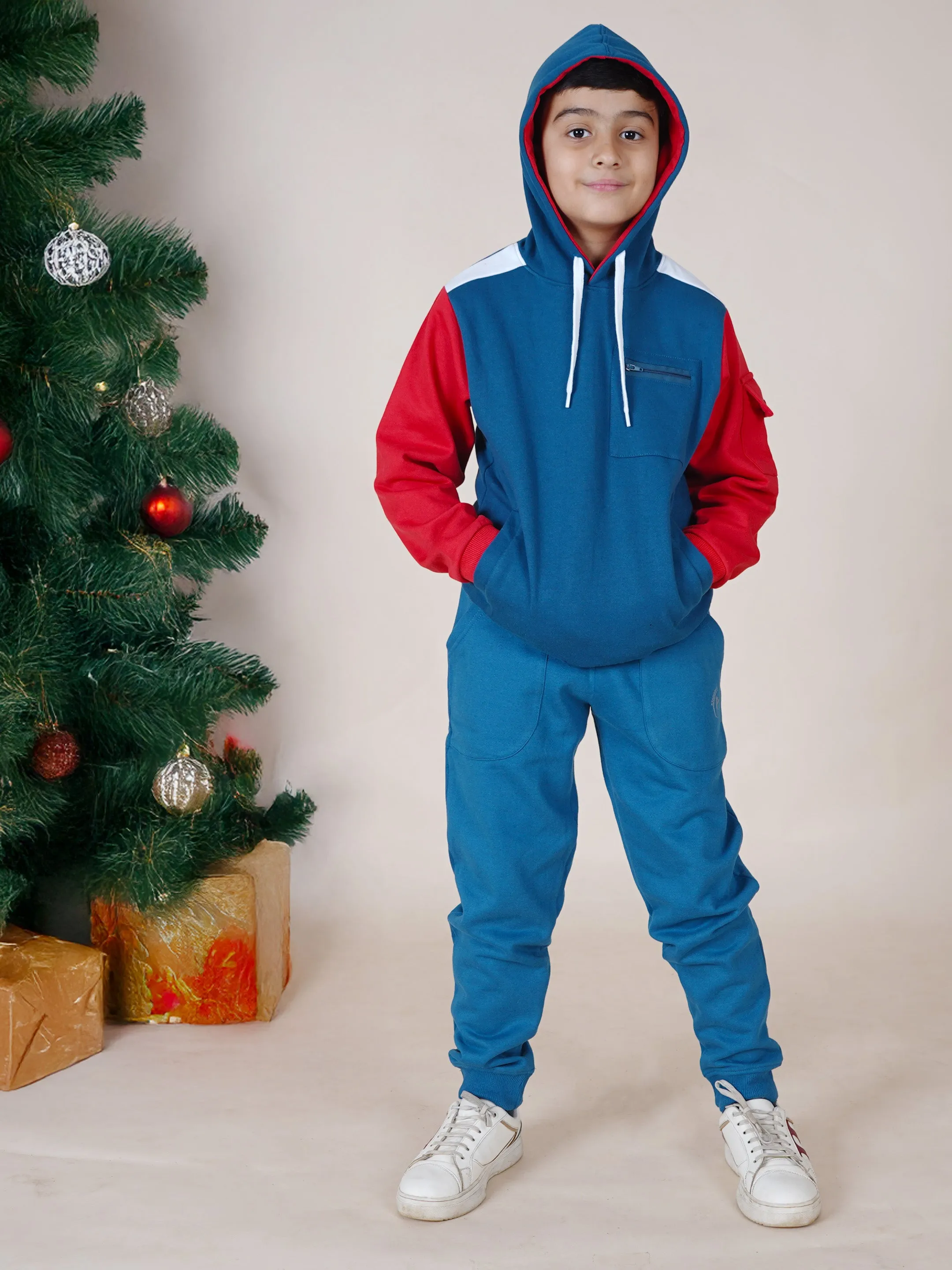 Boys Fleece Full Sleeves Cut & Sew Pocket Hooded Sweatshirt With Joggers