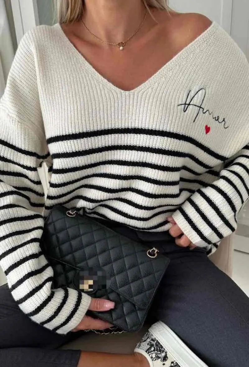 Nikita V-neck Jumper (Amour)